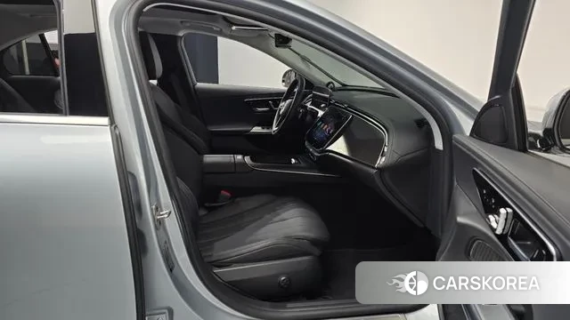 Mercedes-Benz E-Class W214 2024 Светло-серебряный цвет из Кореи, фото 2