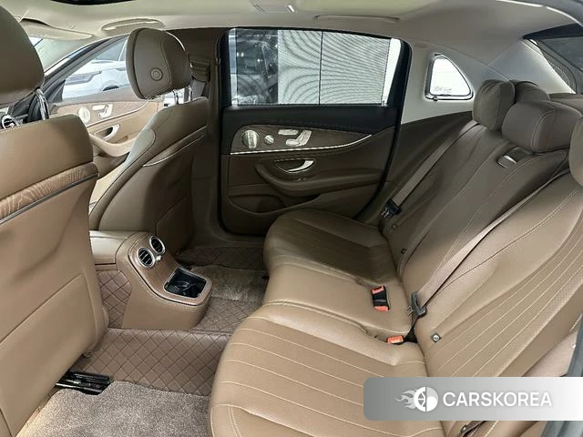 Mercedes-Benz E-class 2023 Черный из Китая, фото 2