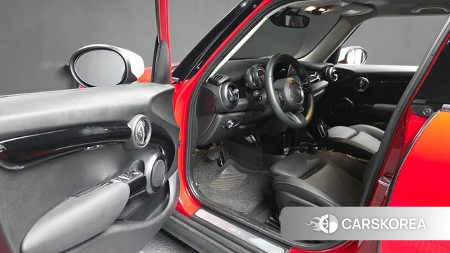 Mini Cooper 2021 Красный из Кореи, фото 2