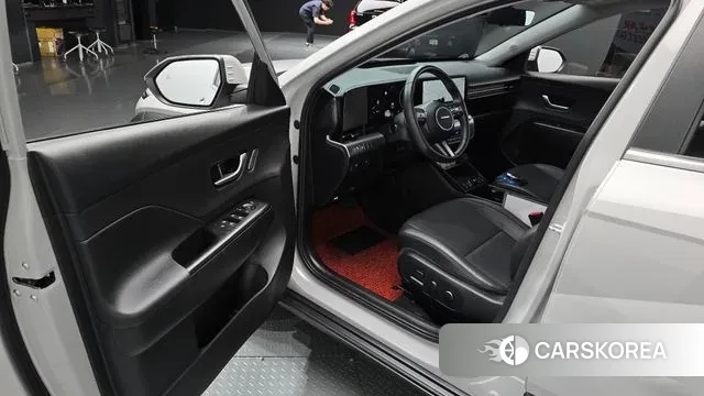 Hyundai Kona (SX2) 2023 Серебристо-серый из Кореи, фото 2