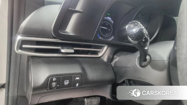 Hyundai Avante Hybrid (CN7) 2021 Серебристо-серый из Кореи, фото 2