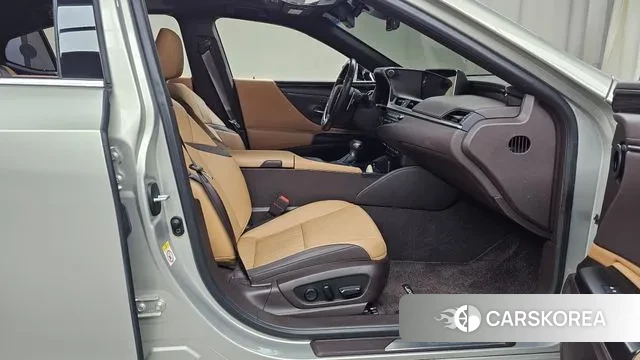 Lexus ES300h 7th generation 2020 Песочный из Кореи, фото 2