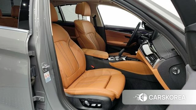 BMW 5 Series (G30) 2022 Серый из Кореи, фото 2