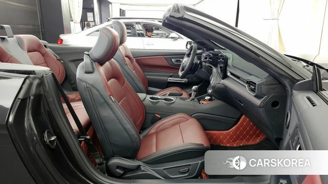 Ford Mustang 7th Generation 2024 Серый из Кореи, фото 2