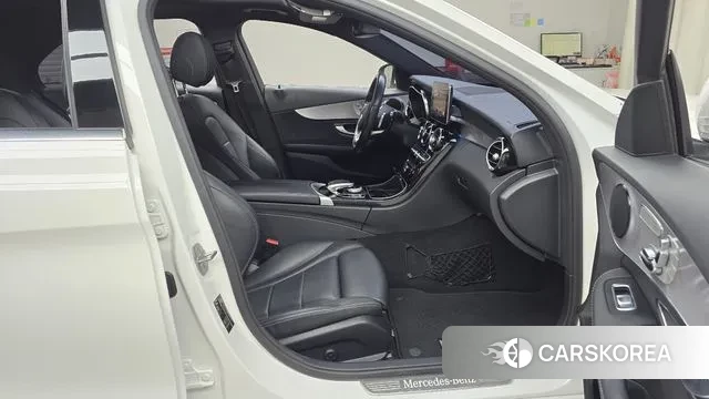 Mercedes-Benz C-Class W205 2018 Белый из Кореи, фото 2