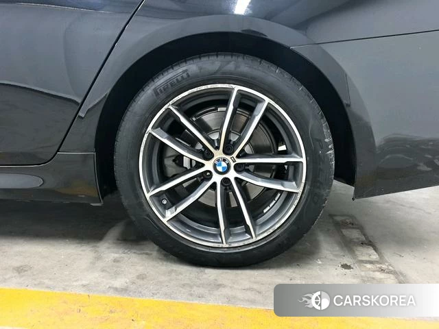 BMW 5 series PHEV 2021 Черный из Китая, фото 2