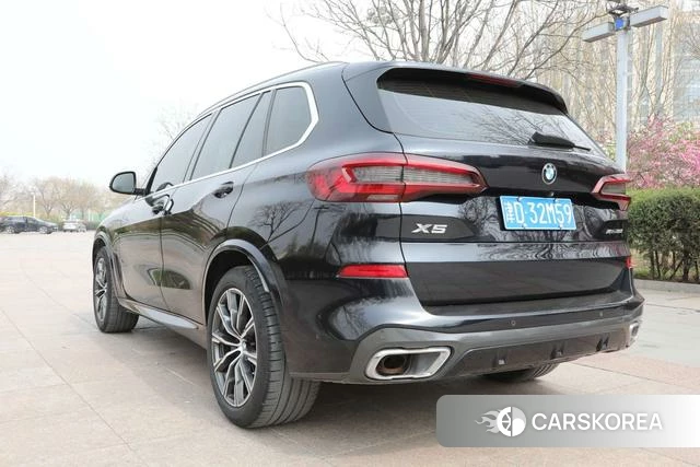 BMW X5 (imported) 2021 Черный из Китая, фото 2