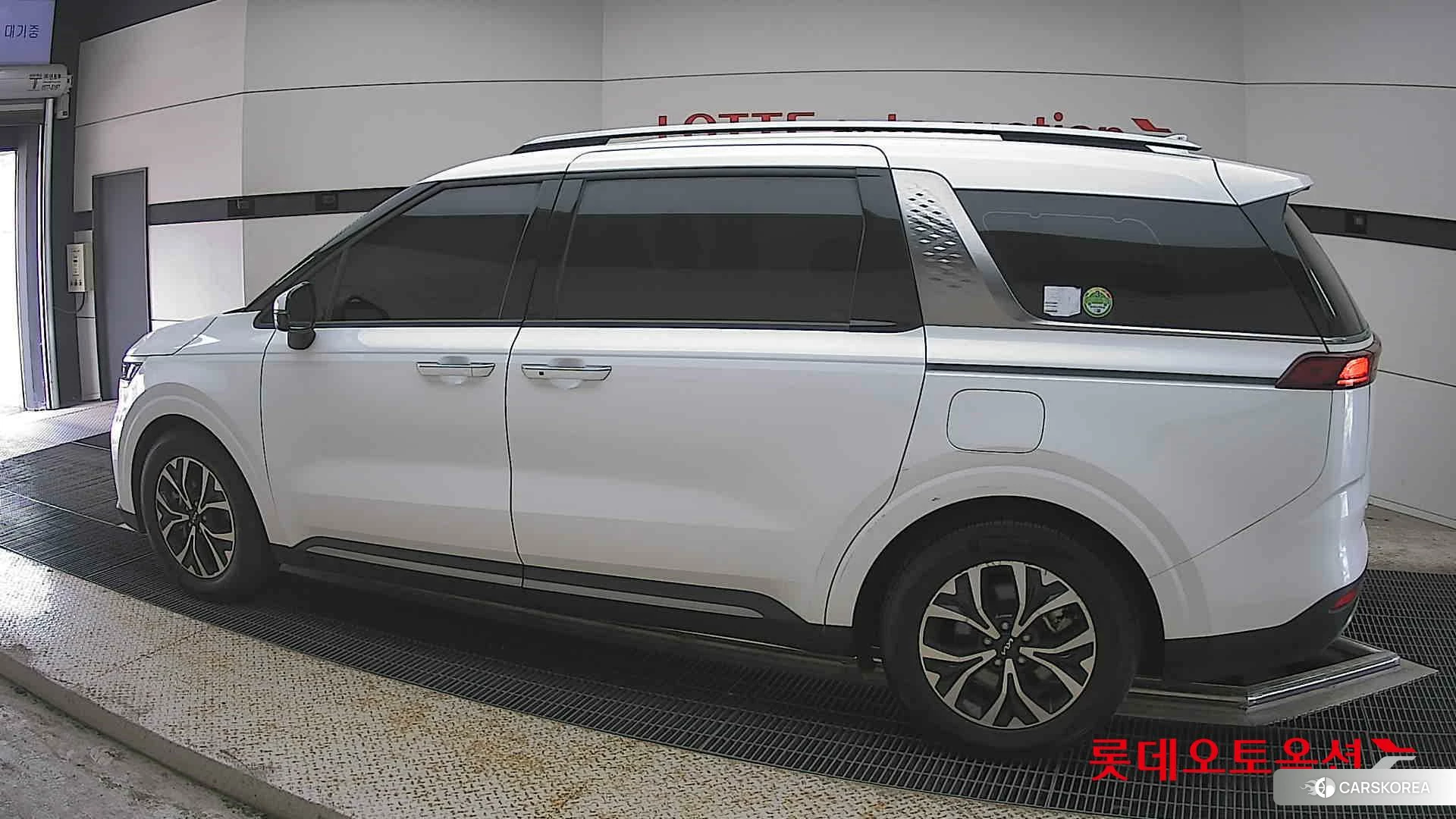 Kia Carnival 2023 Белый из Кореи, фото 2