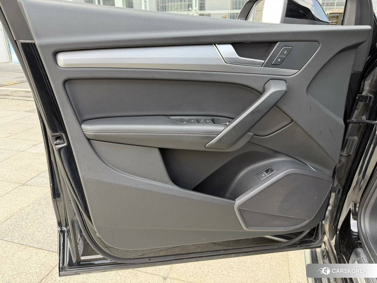 Audi Q5L 2021 Черный из Китая, фото 2