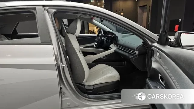 Hyundai Avante (CN7) 2021 Серебристо-серый из Кореи, фото 2