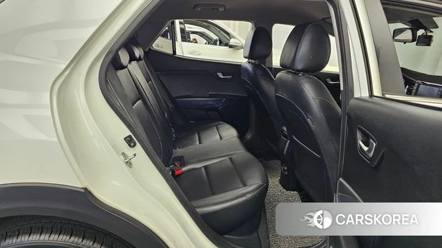 Kia Stonic 2018 Белый из Кореи, фото 2