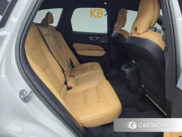 Volvo XC60 second Generation 2022 Белый из Кореи, фото 2