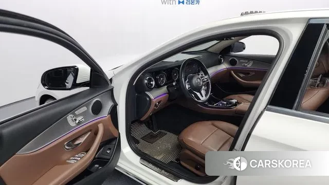 Mercedes-Benz E-Class W213 2018 Белый из Кореи, фото 2