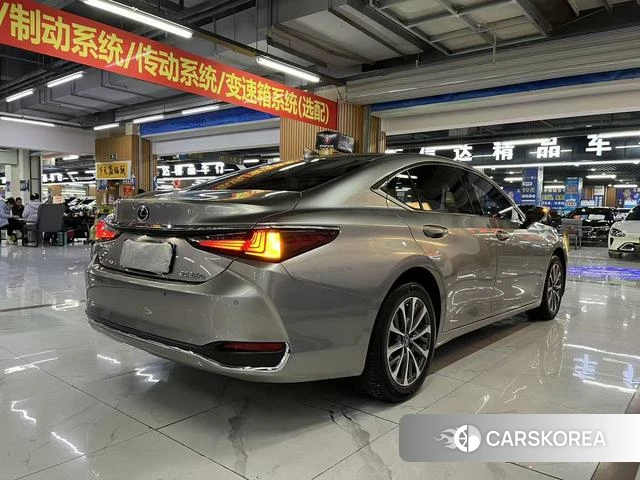 Lexus ES 2023 Шампань из Китая, фото 2