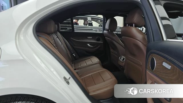 Mercedes-Benz E-Class W213 2022 Белый из Кореи, фото 2