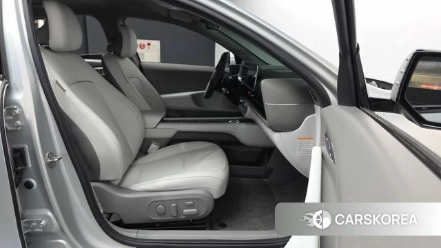 Hyundai Ionic 6 2023 Серебристо-серый из Кореи, фото 2