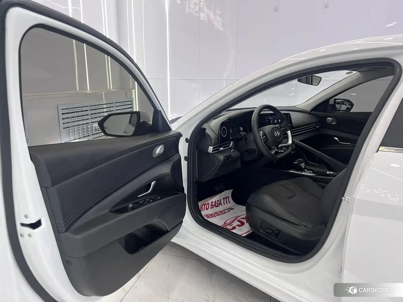 Hyundai Elantra 2023 Белый из Китая, фото 2