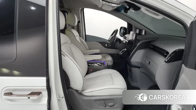 Hyundai Staria 2023 Белый из Кореи, фото 2