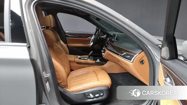BMW 7 Series (G11) 2021 Серебристо-серый из Кореи, фото 2