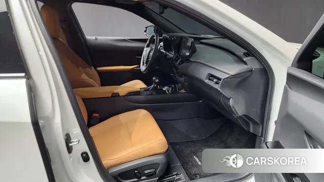 Lexus UX250h 2024 Белый из Кореи, фото 2