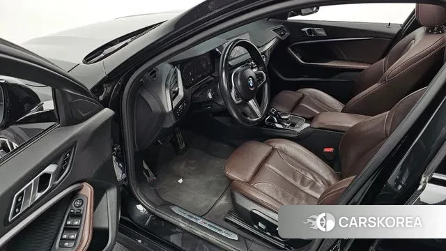 BMW 1 Series (F40) 2021 Черный из Кореи, фото 2