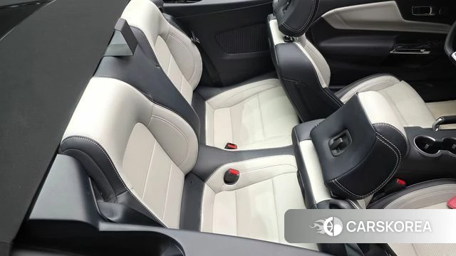 Ford Mustang 7th Generation 2024 Черный из Кореи, фото 2