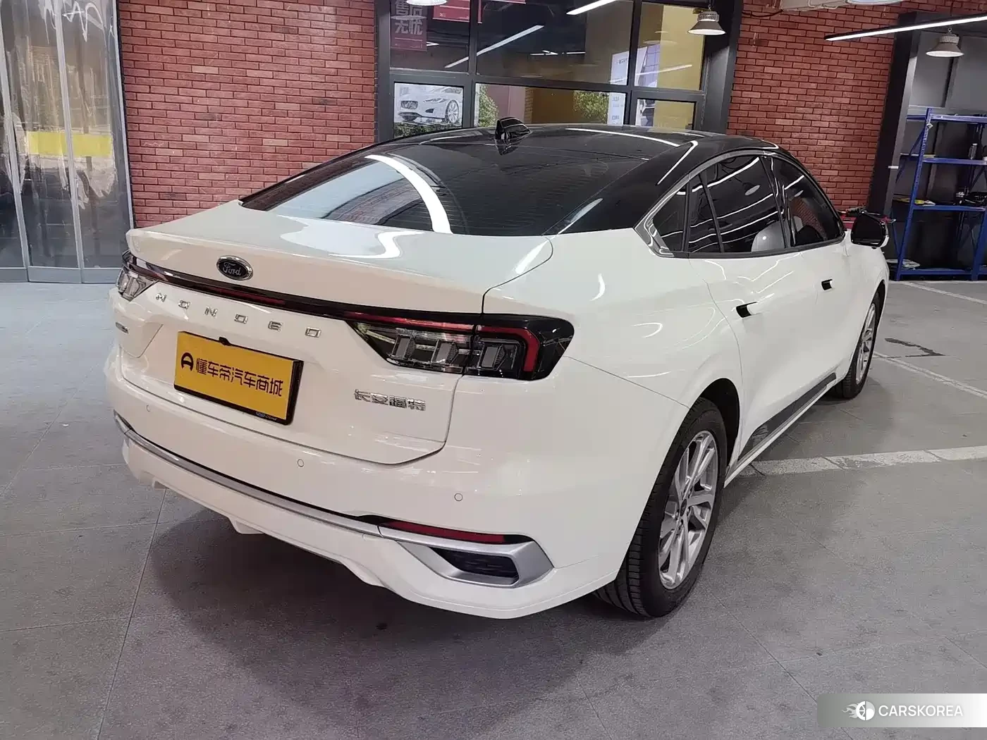 Ford Mondeo 2023 Белый из Китая, фото 2