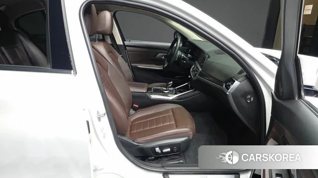 BMW 3 Series (G20) 2021 Белый из Кореи, фото 2