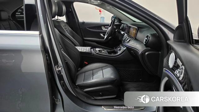 Mercedes-Benz E-Class W213 2020 Серый из Кореи, фото 2
