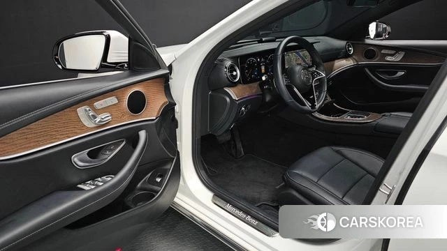 Mercedes-Benz E-Class W213 2022 Белый из Кореи, фото 2