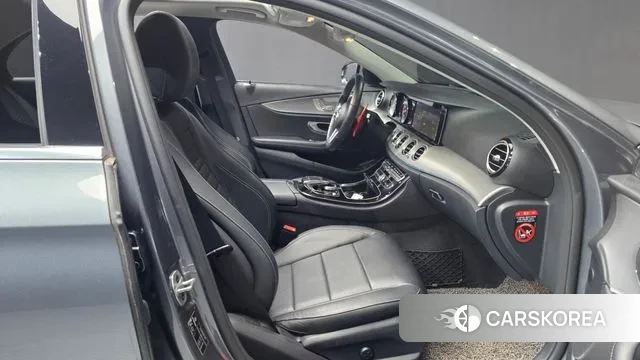 Mercedes-Benz E-Class W213 2019 Серый из Кореи, фото 2