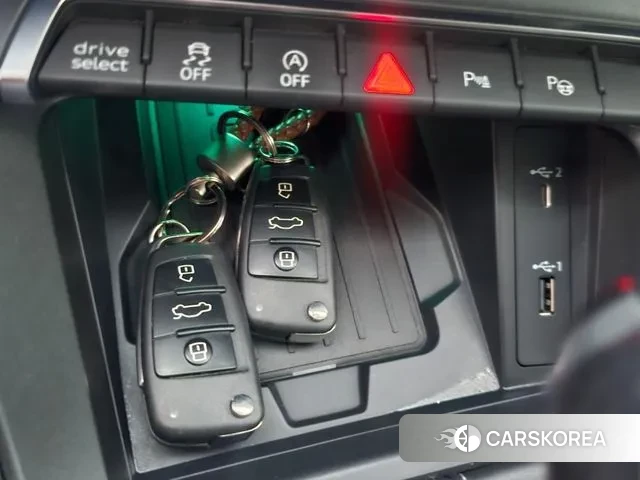 Audi Q3 (F3) 2020 Серый из Кореи, фото 2