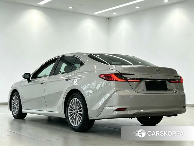 Toyota Camry 2024 Шампань из Китая, фото 2