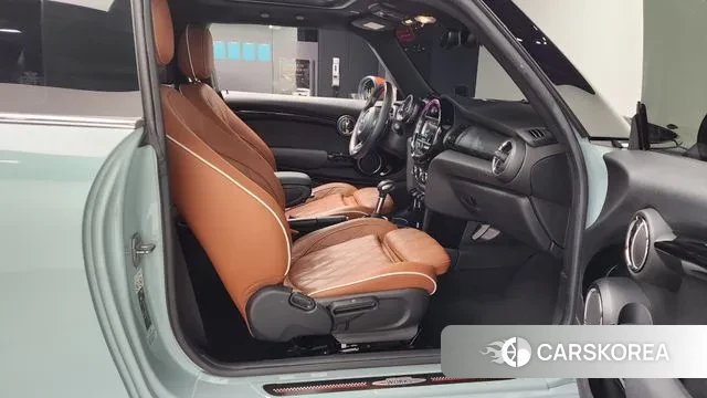 Mini Cooper S 2019 Светло-серебряный цвет из Кореи, фото 2