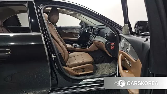 Mercedes-Benz E-Class W213 2018 Черный из Кореи, фото 2