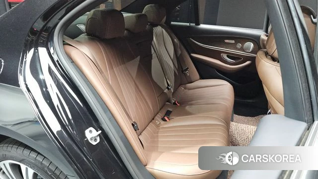 Mercedes-Benz E-Class W213 2023 Черный из Кореи, фото 2