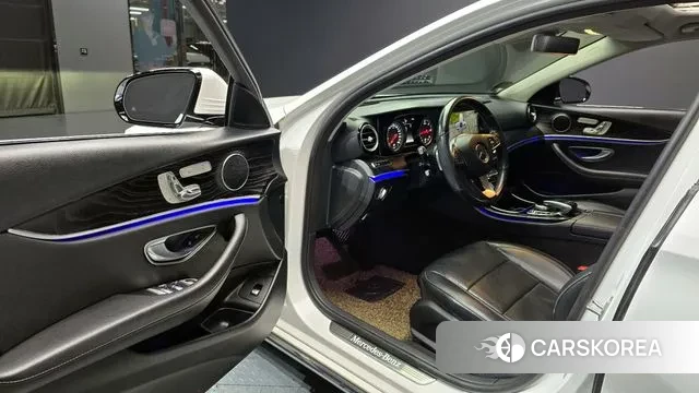 Mercedes-Benz E-Class W213 2018 Белый из Кореи, фото 2