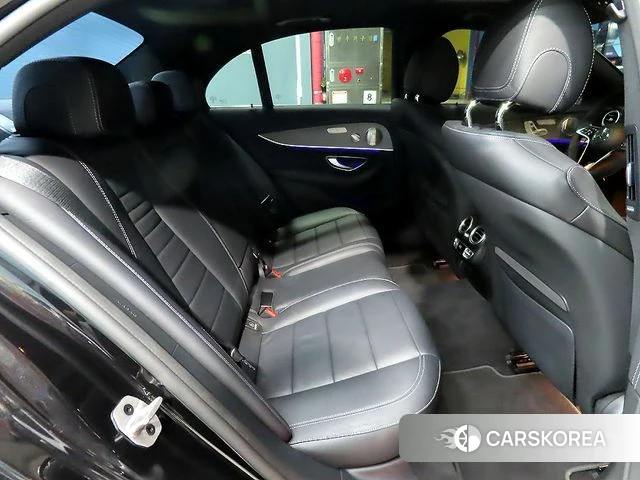 Mercedes-Benz E-Class W213 2023 Черный из Кореи, фото 2
