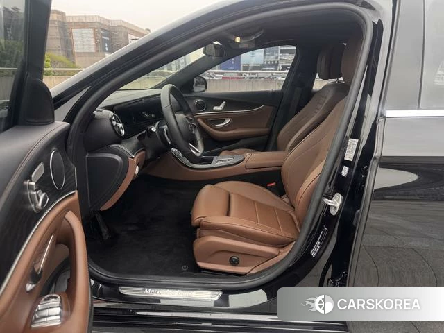 Mercedes-Benz E-class 2021 Черный из Китая, фото 2