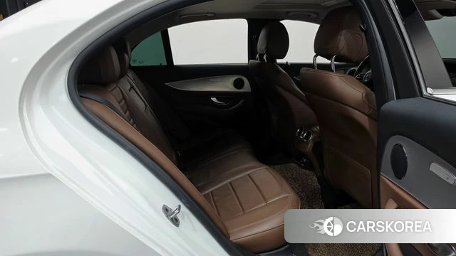 Mercedes-Benz E-Class W213 2018 Белый из Кореи, фото 2