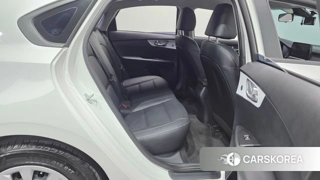 Kia The New K3 2nd generation 2023 Белый из Кореи, фото 2