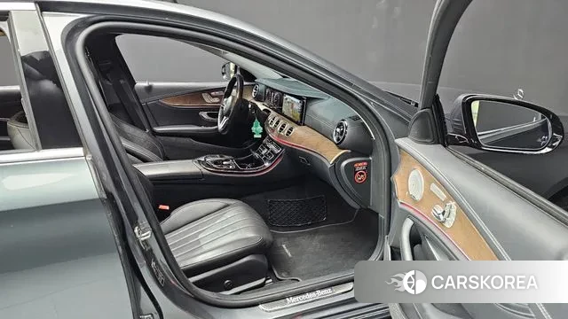 Mercedes-Benz E-Class W213 2019 Серый из Кореи, фото 2
