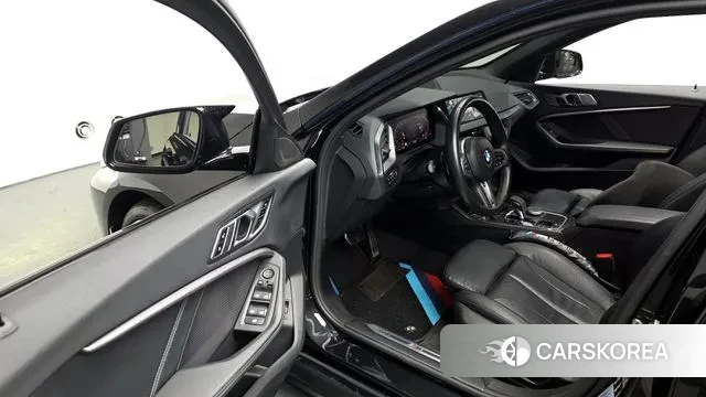 BMW 1 Series (F40) 2022 Черный из Кореи, фото 2