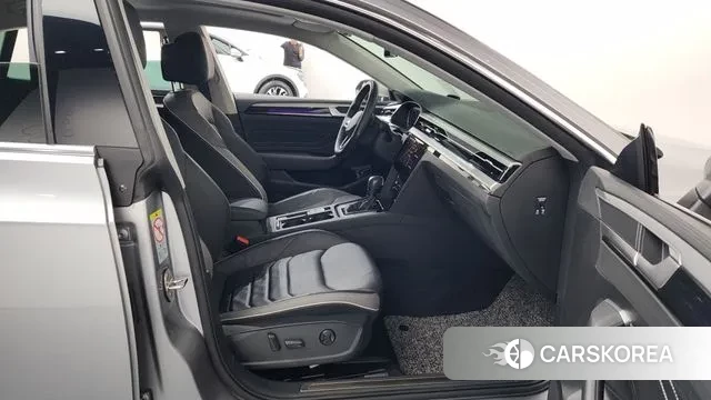 Volkswagen Arteon 2023 Серебряный из Кореи, фото 2