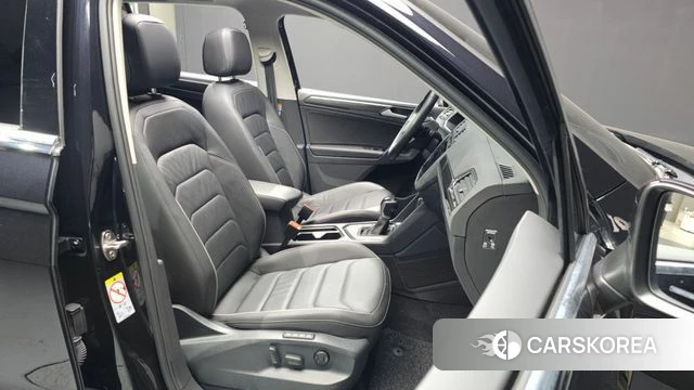 Volkswagen Tiguan second Generation 2023 Черный из Кореи, фото 2