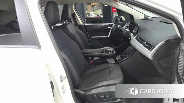 BMW 2 Series Active Tourer (U06) 2023 Белый из Кореи, фото 2