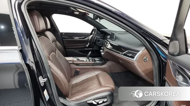 BMW 7 Series (G11) 2018 Черный из Кореи, фото 2