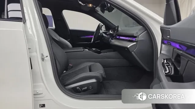 BMW 5 Series (G60) 2025 Белый из Кореи, фото 2