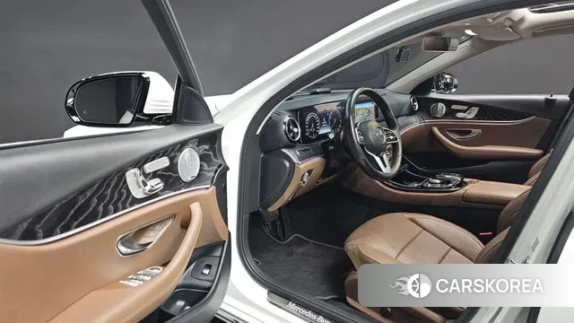 Mercedes-Benz E-Class W213 2018 Белый из Кореи, фото 2