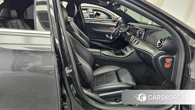 Mercedes-Benz E-Class W213 2021 Серый из Кореи, фото 2